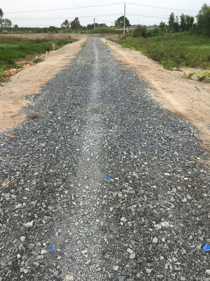 Đất nền giá rẻ cho anh chị em đầu tư và mua ở. gần kcn long giang. giá 300 triệu