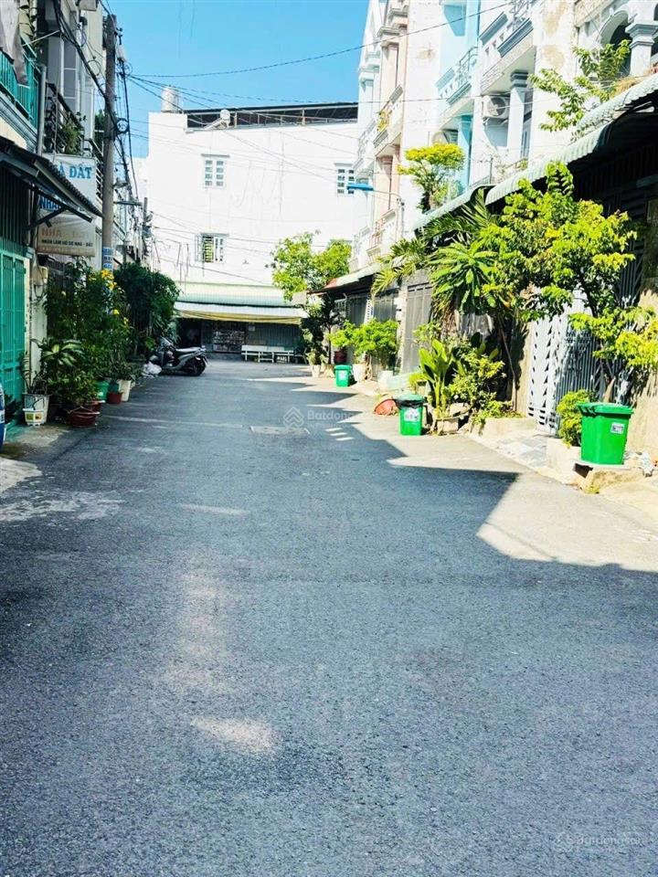 Nhà 4 tầng btct ở ngay, 52m2, 4pn, 4wc, hẻm xe tải, sát hiệp thành city