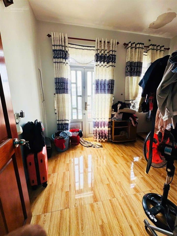 Nhà 4 tầng btct ở ngay, 52m2, 4pn, 4wc, hẻm xe tải, sát hiệp thành city