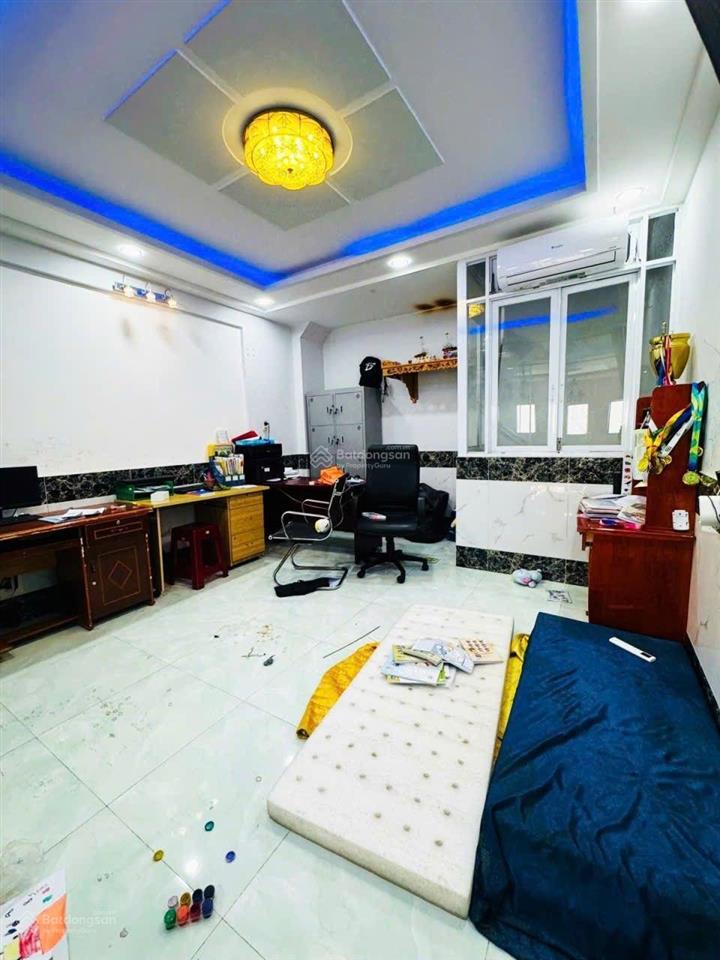 Nhà 4 tầng btct ở ngay, 52m2, 4pn, 4wc, hẻm xe tải, sát hiệp thành city