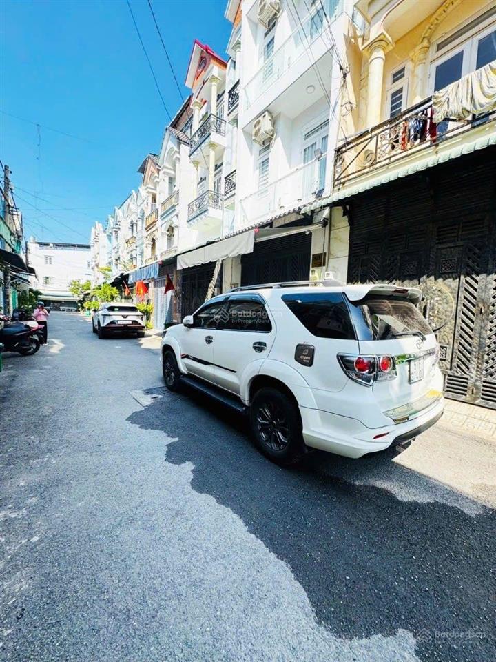Nhà 4 tầng btct ở ngay, 52m2, 4pn, 4wc, hẻm xe tải, sát hiệp thành city