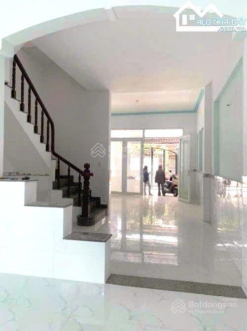 Bán nhà 3 tầng btct vào ở ngay, 100m2, 3pn, 3wc, hxh, gần hiệp thành city, chợ cây thị, 6.95 tỷ