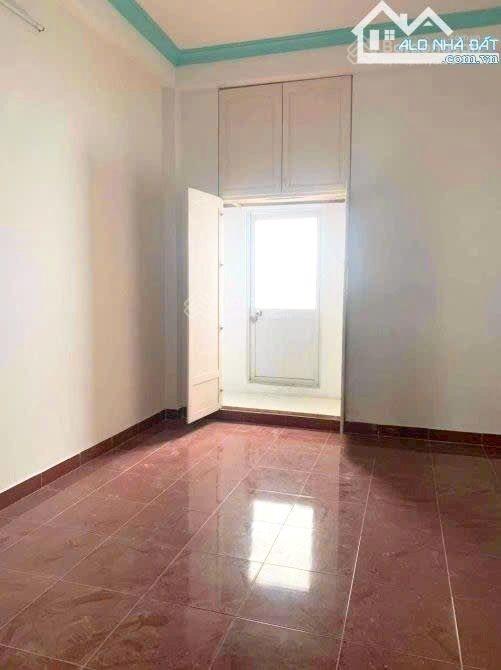Bán nhà 3 tầng btct vào ở ngay, 100m2, 3pn, 3wc, hxh, gần hiệp thành city, chợ cây thị, 6.95 tỷ