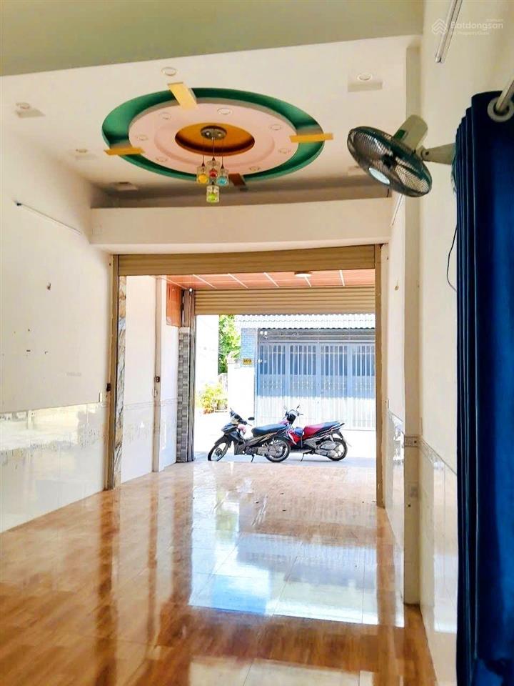Nhà căn góc 2 mặt tiền xe hơi tới cửa, 73m2, gần chợ ngã ba bầu, phù hợp kd spa, tiệm tóc,xưởng may