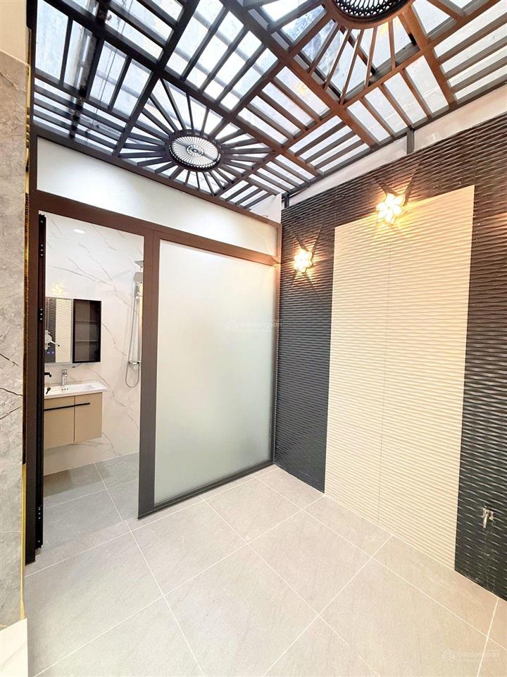 Nhà 7 tầng mới hoàn thiện có thang máy  72m²  mặt tiền đường nhựa 8 mét  tặng nội thất cao cấp