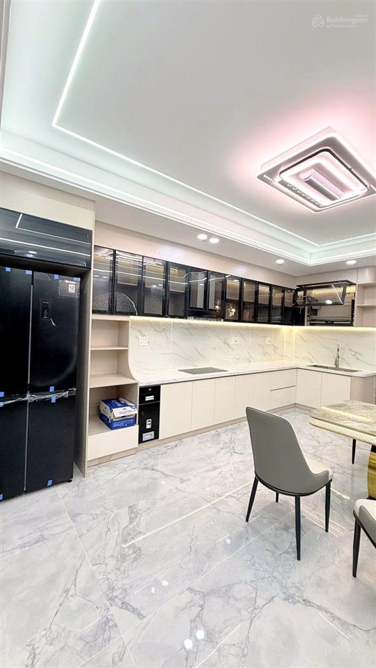 Nhà 7 tầng mới hoàn thiện có thang máy  72m²  mặt tiền đường nhựa 8 mét  tặng nội thất cao cấp