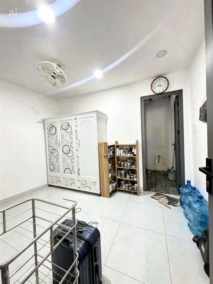 Chỉ 3.3 tỷ tl nhà btct 2 tầng  có pn tầng trệt  sau mega market q12