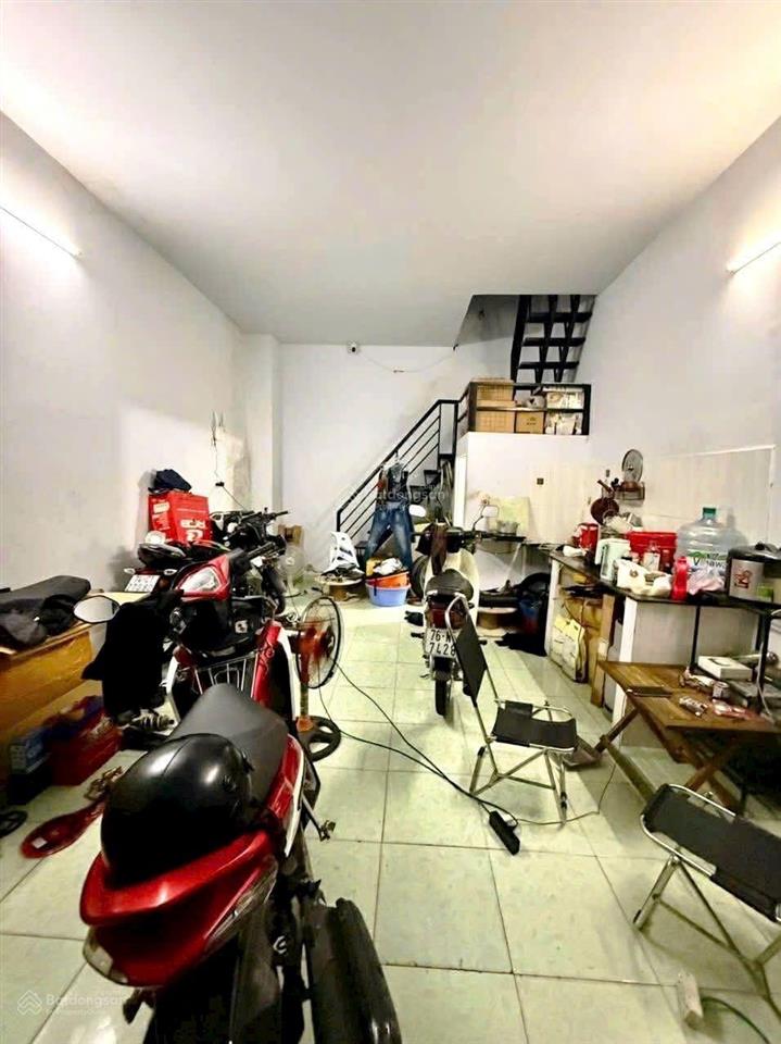 Lô góc 101m2  3 căn nhà đang cho thuê thu nhập 12 triệu/tháng  ô tô thông  chỉ 5.75 tỷ tl