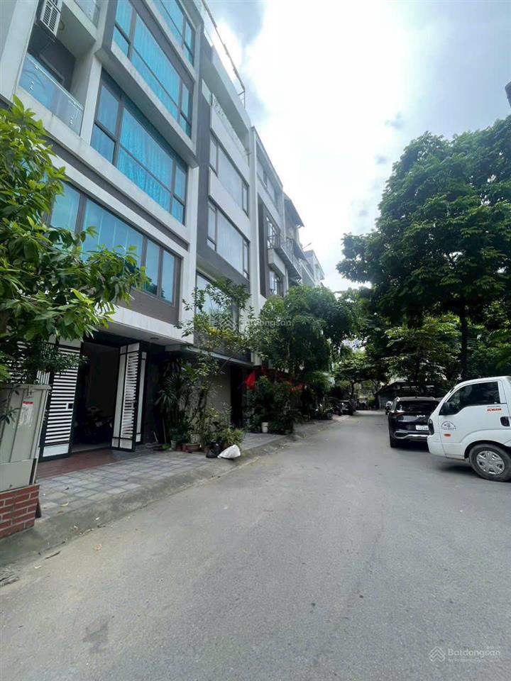 Bán nhà phân lô phạm tuấn tài  hoàng quốc việt, ngõ 2 ô tô tránh, ở sướng, kdoanh tốt gia 18tỷ
