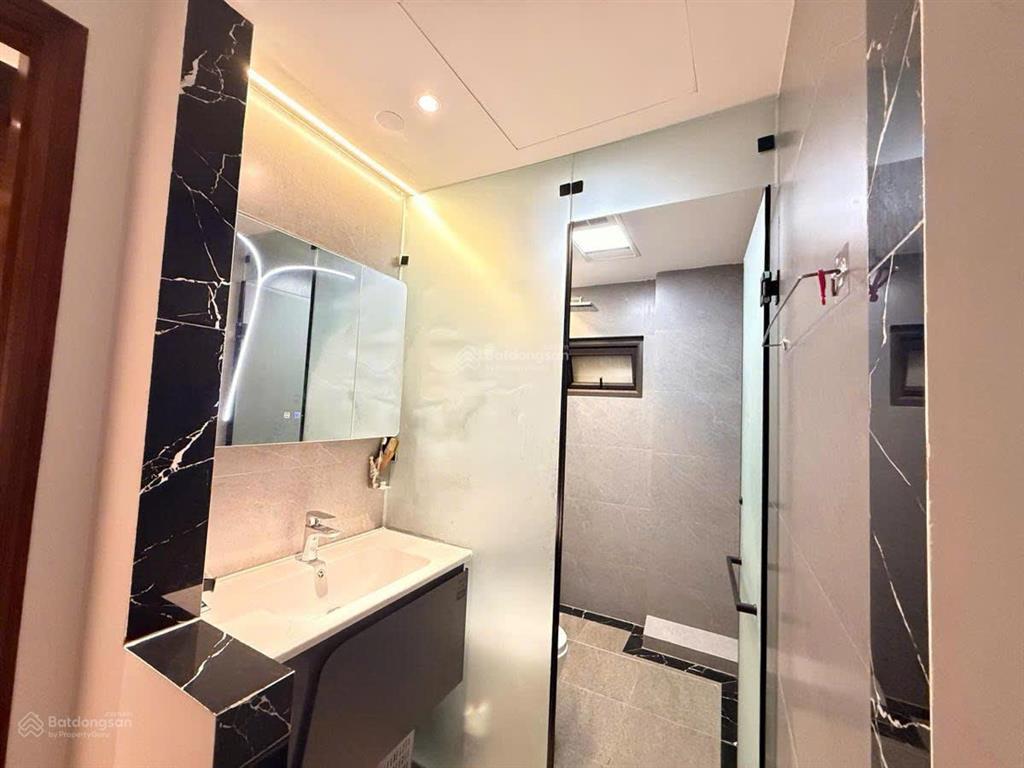 Bán nhà phân lô phạm tuấn tài  hoàng quốc việt, ngõ 2 ô tô tránh, ở sướng, kdoanh tốt gia 18tỷ