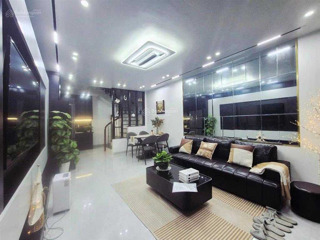 Bán nhà phân lô hoàng quốc việt  nghĩa đô 39m xây 4 tầng, ô tô đỗ cửa, ở sướng