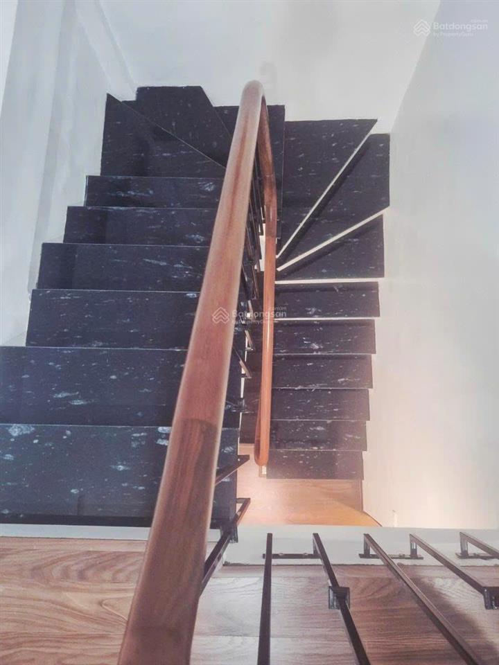 Bán nhà phân lô hoàng quốc việt  nghĩa đô 39m xây 4 tầng, ô tô đỗ cửa, ở sướng