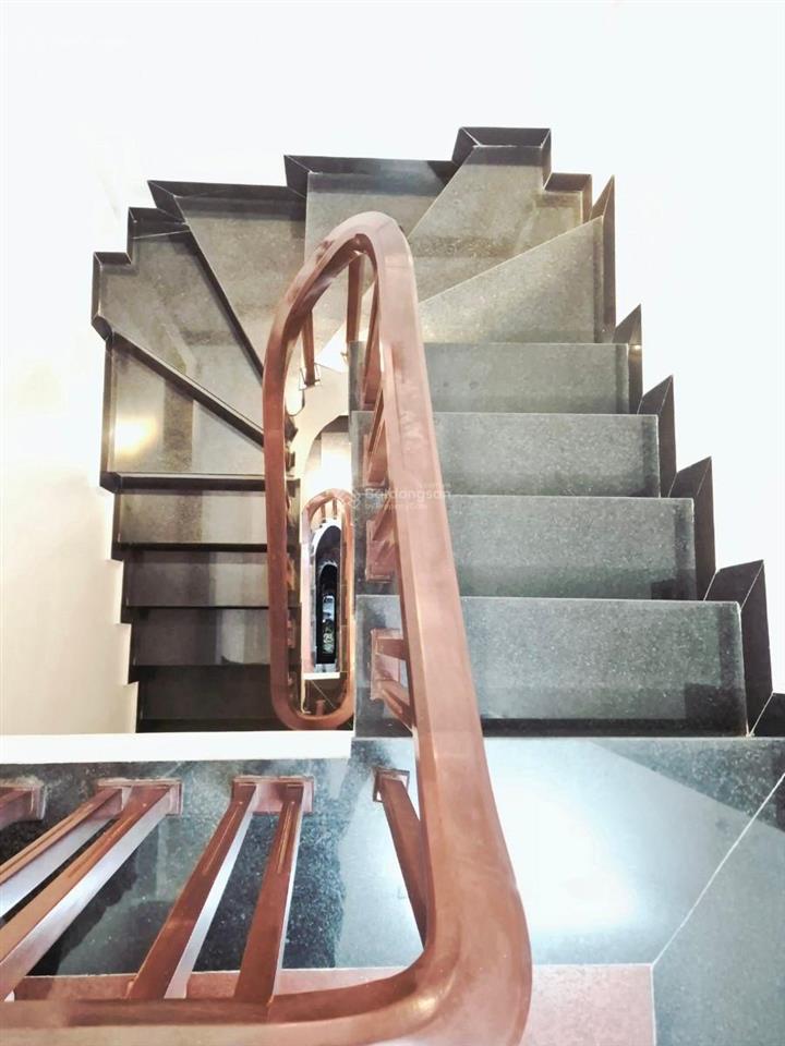 Bán nhà phố hoàng quốc việt, 7 tầng mới, thang máy, vỉa hè, ô tô tránh, kinh doanh giá nhỉnh 14 tỷ