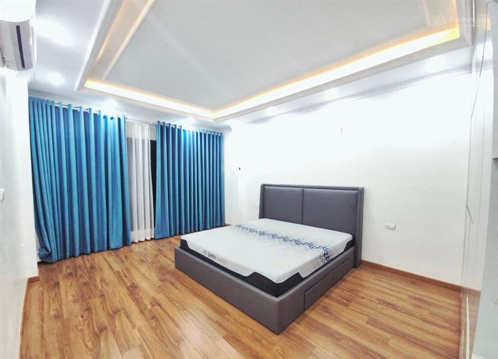 Bán nhà phố hoàng quốc việt, 7 tầng mới, thang máy, vỉa hè, ô tô tránh, kinh doanh giá nhỉnh 14 tỷ