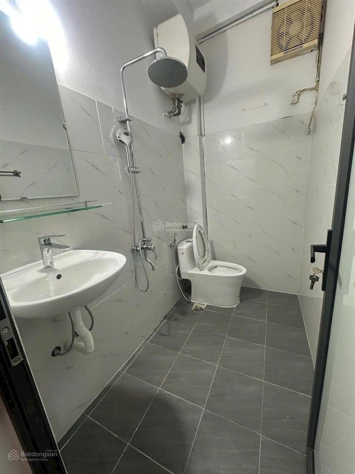 300tr/m nhà phố hoàng quốc việtcầu giấy, phân lô, ô tô trong nhà, kinh doanh, ô chờ thang máy