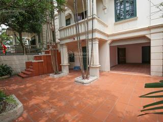 Cho thuê biệt thự oto vào sân 4pn, 4wc, 180m2, tại tô ngọc vân, quảng an, tây hồ, hà nội