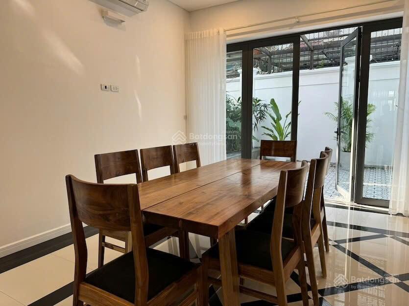 Cho thuê biệt thự 4 phòng ngủ tại khu đô thị ciputra hà nội