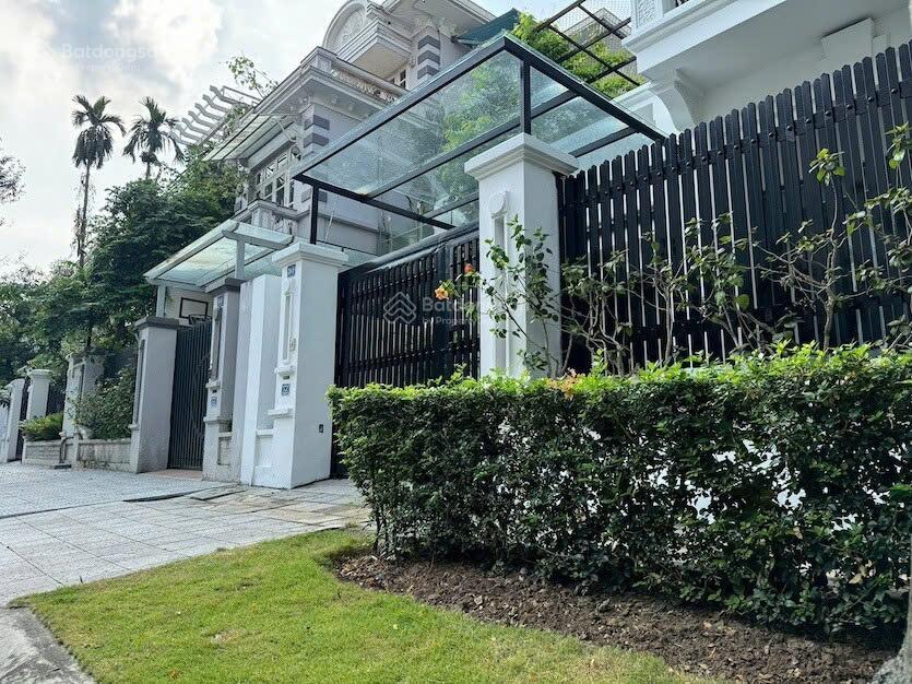 Cho thuê biệt thự 4 phòng ngủ tại khu đô thị ciputra hà nội