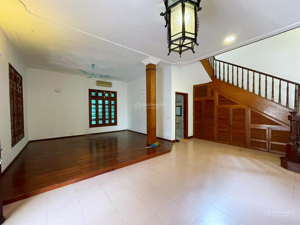 Cho thuê biệt thự ngõ phố quảng khánh quận tây hồ hà nội