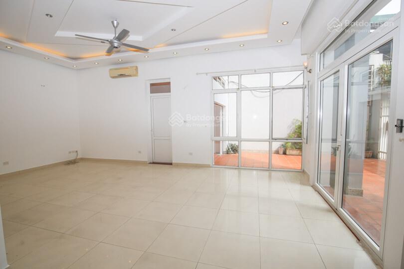 Cho thuê biệt thự view hồ 200m2 đường đặng thai mai tây hồ hà nội, 4 phòng ngủ