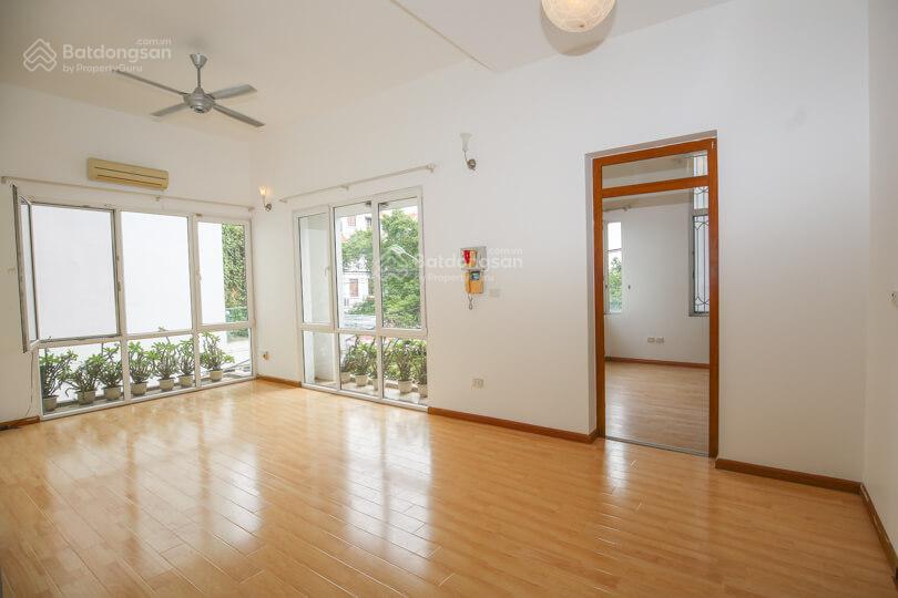 Cho thuê biệt thự view hồ 200m2 đường đặng thai mai tây hồ hà nội, 4 phòng ngủ