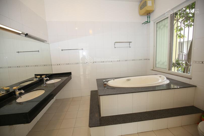 Cho thuê biệt thự view hồ 200m2 đường đặng thai mai tây hồ hà nội, 4 phòng ngủ