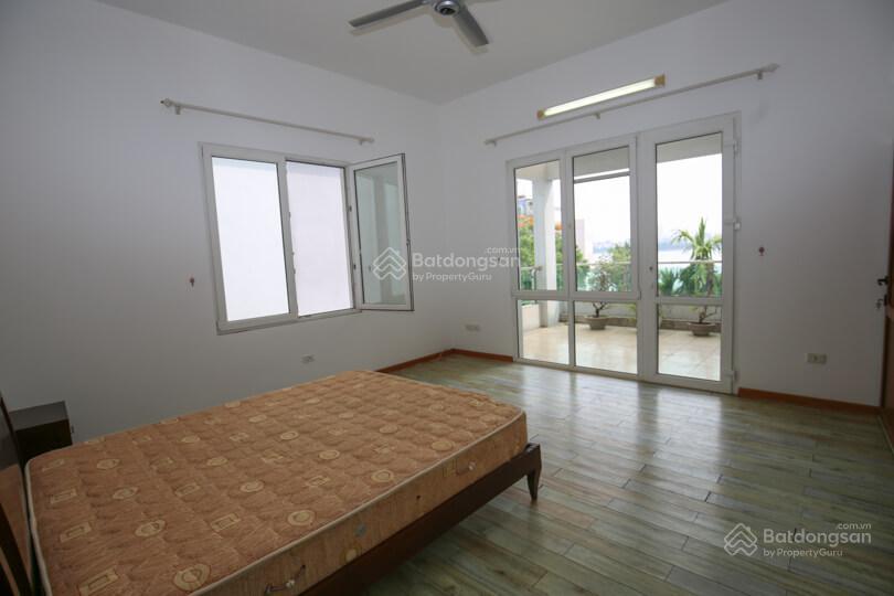 Cho thuê biệt thự view hồ 200m2 đường đặng thai mai tây hồ hà nội, 4 phòng ngủ