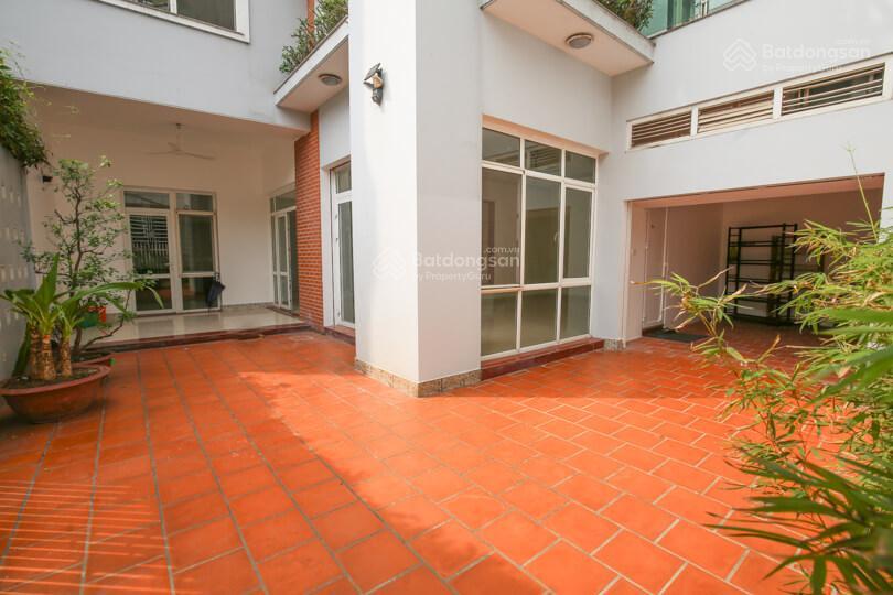 Cho thuê biệt thự view hồ 200m2 đường đặng thai mai tây hồ hà nội, 4 phòng ngủ