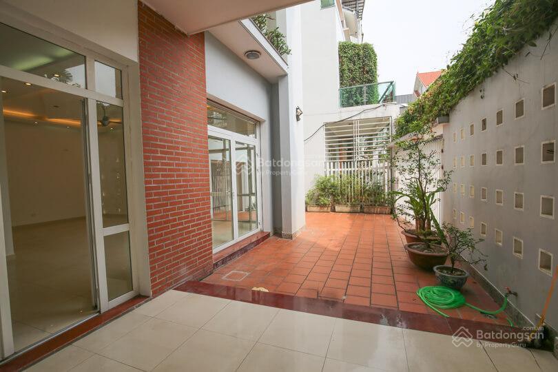 Cho thuê biệt thự view hồ 200m2 đường đặng thai mai tây hồ hà nội, 4 phòng ngủ