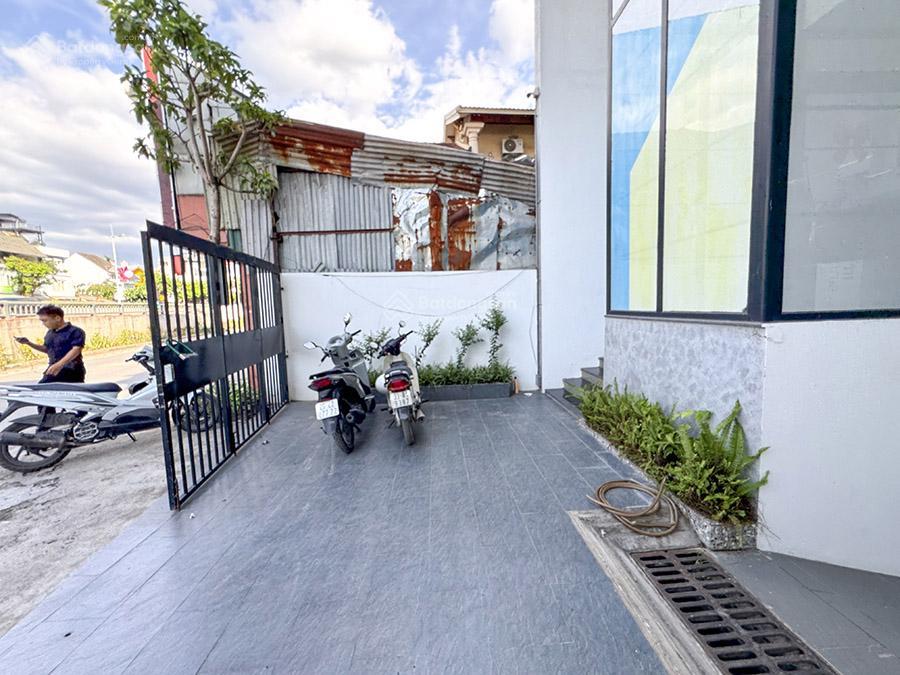 Cho thuê văn phòng tại âu cơ, 120 triệu, 100m2, 7 tầng, 7 toilet, đông
