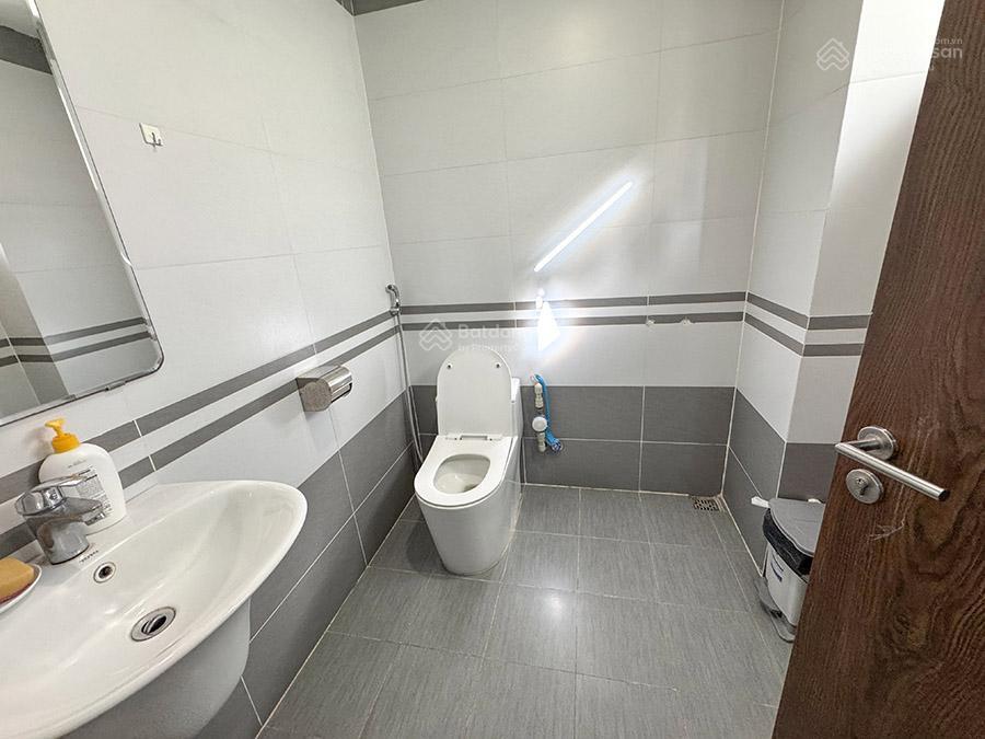 Cho thuê văn phòng tại âu cơ, 120 triệu, 100m2, 7 tầng, 7 toilet, đông