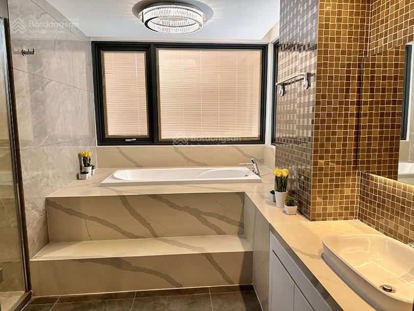 Cho thuê biệt thự sân vườn 500m2 có thang máy khu q ciputra 5 phòng ngủ