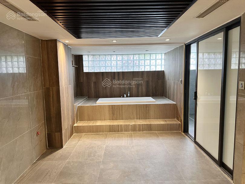 Cho thuê biệt thự sân vườn 500m2 có thang máy khu q ciputra 5 phòng ngủ