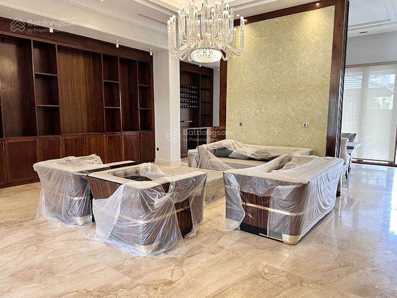 Cho thuê biệt thự sân vườn 500m2 có thang máy khu q ciputra 5 phòng ngủ