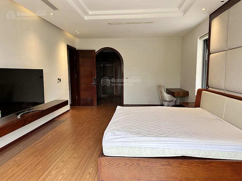 Cho thuê biệt thự sân vườn 500m2 có thang máy khu q ciputra 5 phòng ngủ