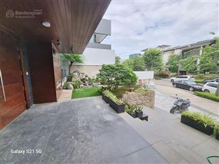 Cho thuê biệt thự sân vườn 500m2 có thang máy khu q ciputra 5 phòng ngủ