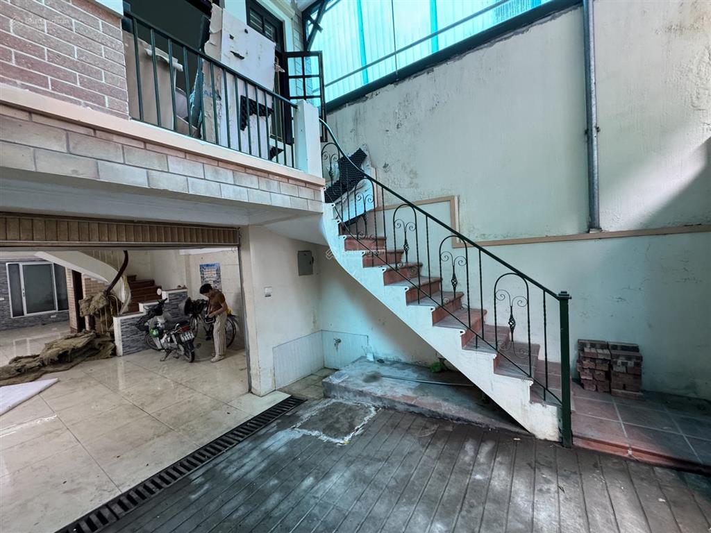 Cho thuê nhà ở hoăc làm vp, kinh doanh, đường lạc long quân phường tây hồ hồ.hà nội