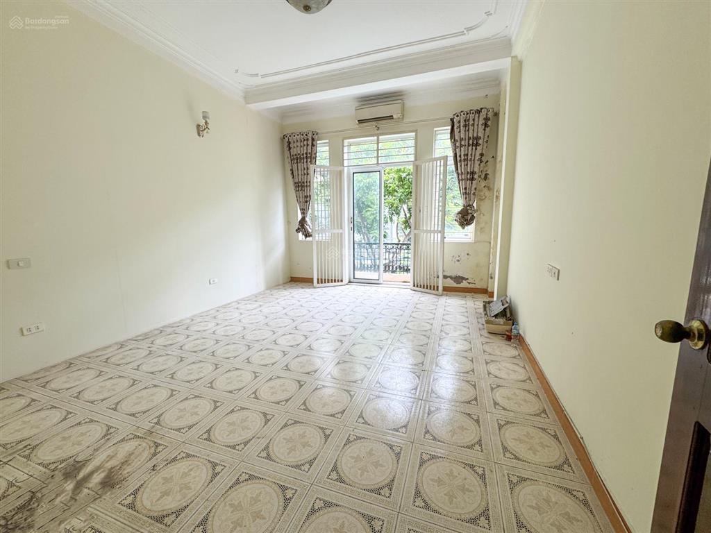Cho thuê nhà ở hoăc làm vp, kinh doanh, đường lạc long quân phường tây hồ hồ.hà nội