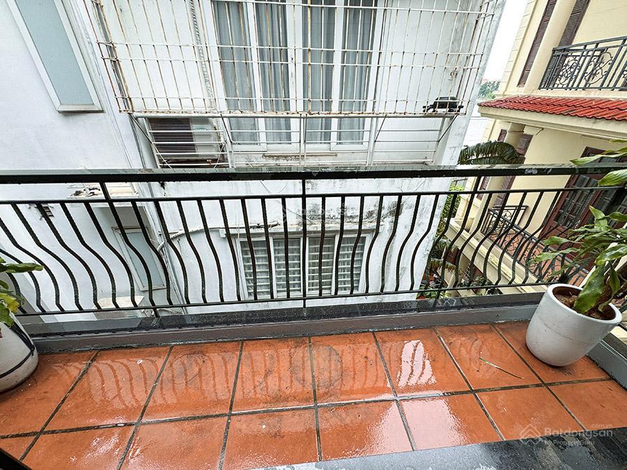 Cho thuê nhà phố quảng khánh tây hồ, hà nội
