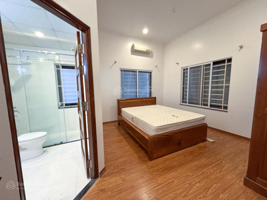 Cho thuê nhà phố quảng khánh tây hồ, hà nội