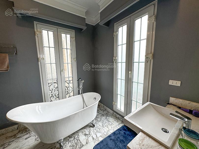Cho thuê biệt thự 100m2x3 tầng 3 phòng ngủ 3 phòng tắm 1 phòng làm việc phố ngọc thụy long biên