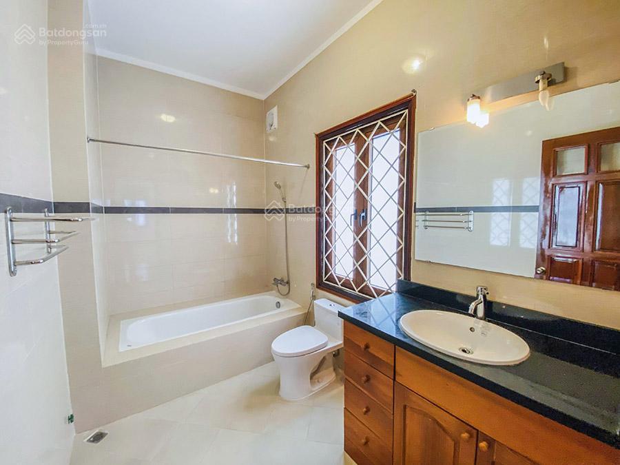 Cho thuê biệt thự bể bơi đường tô ngọc vân, quận tây hồ, hà nội