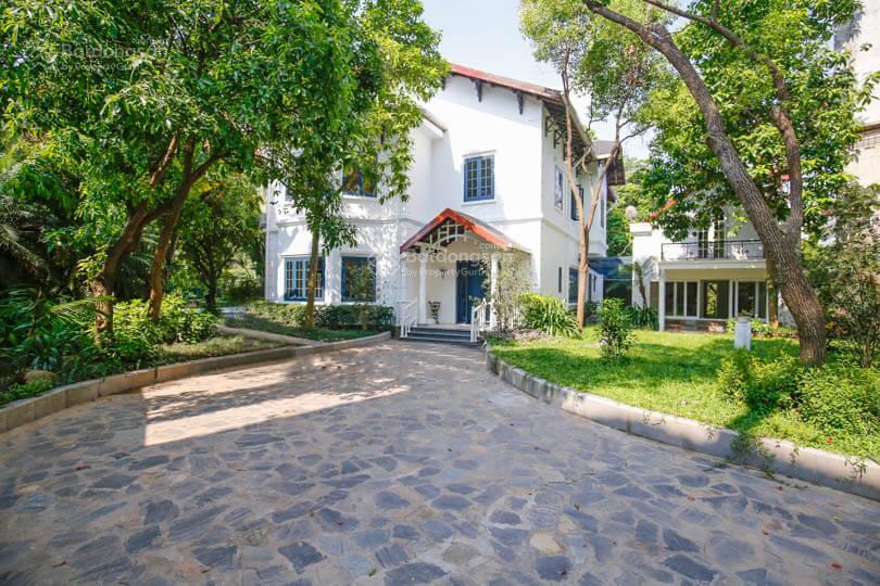 Cho thuê quỹ đất vàng ngọc thụy gần 1.300m, 4 mặt tiền, không gian đẳng cấp
