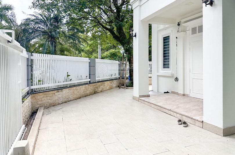 Cho thuê bt 5pn, 3wc, 260m2 giá tốt tại khu đô thị nam thăng long  ciputra, tây hồ