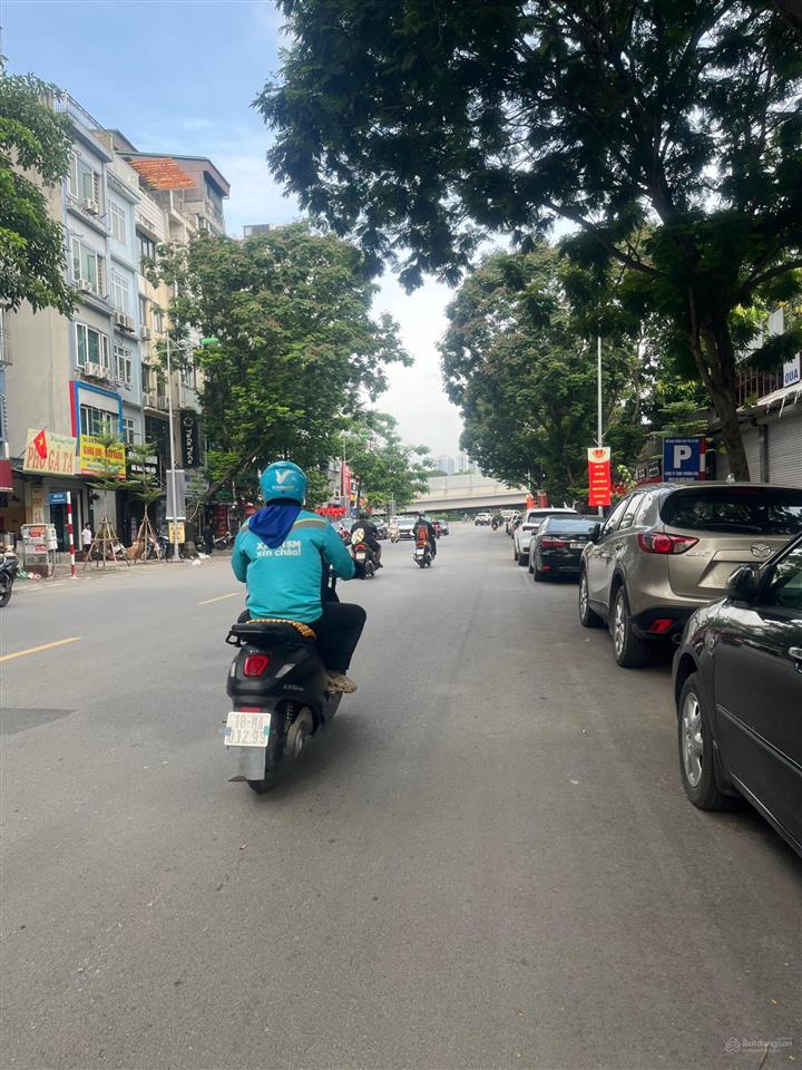 Bán nhà mặt phố trần quốc hoàn  2 mặt đường  kinh doanh đỉnh