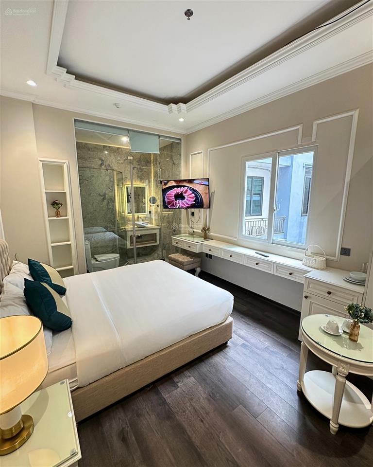 Cho thuê căn hộ full nội thất mặt phố nguyễn văn cừ gần hồ hoàn kiếm