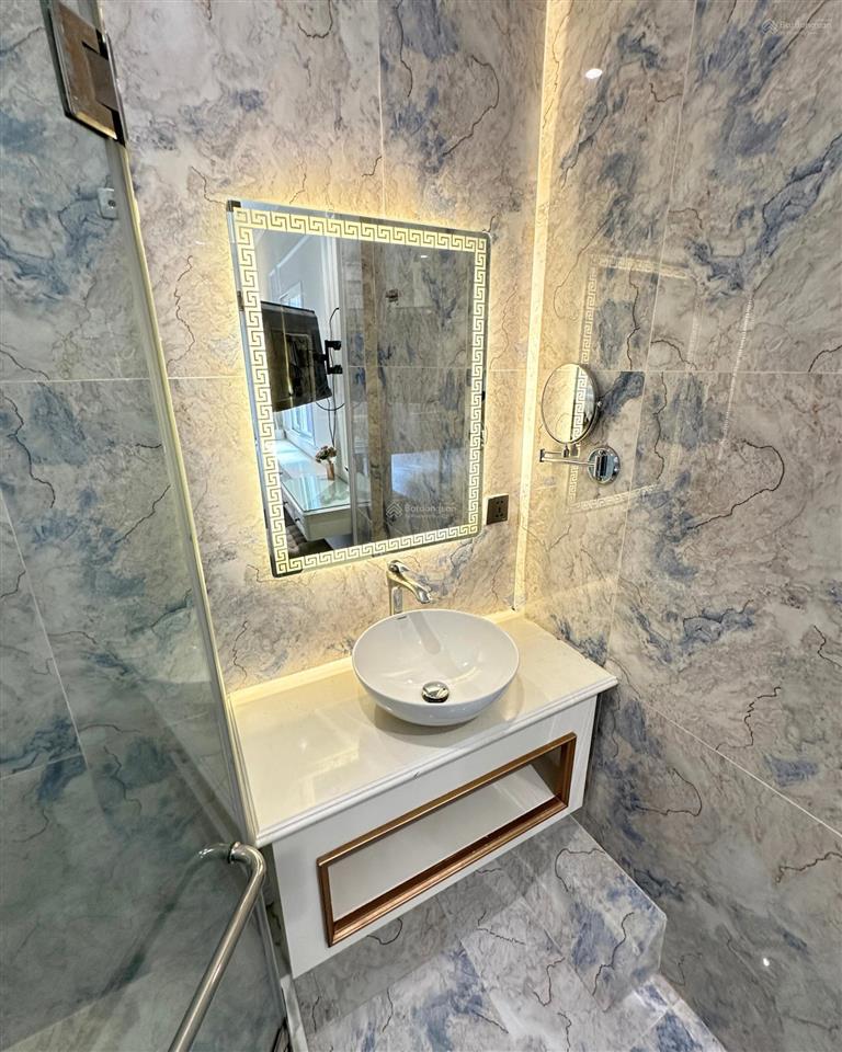 Cho thuê căn hộ full nội thất mặt phố nguyễn văn cừ gần hồ hoàn kiếm