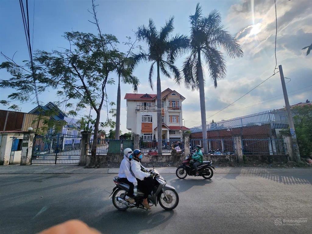 Cho thuê biệt thự 3 tầng lầu tại mặt đường vườn lài nối dài, phường an phú đông, tp.hcm