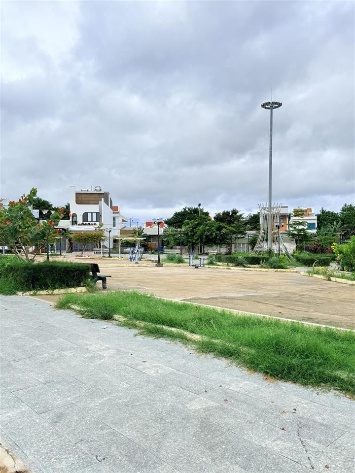 Bán 200m2 đất thổ cư, mặt tiền 12m, sổ đỏ sẵn tại khu gđ vùng 4 hải quân, bắc cam ranh, giá 8,x tỷ