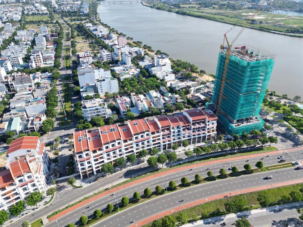 Chính chủ cần tiền đi mỹ  ra căn 1pn+ view thoág tầng trung full nội thất vali vào ở cho thuê ngay